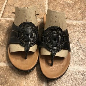 Black Born leather Sandals NWT size 6